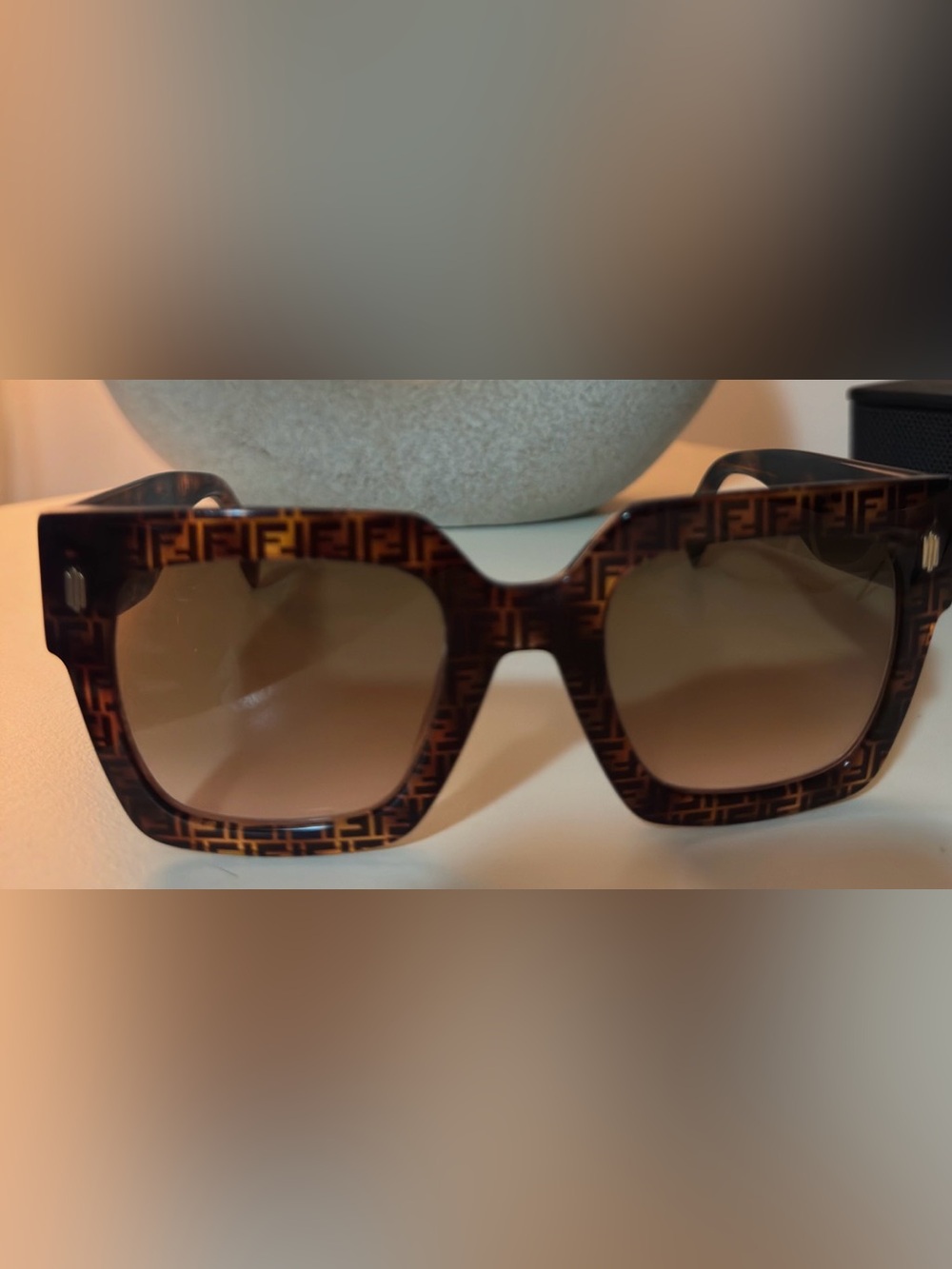 Fendi Tortoiseshell Square Sunglasses with Gold Logo - Brown - Picture 2 of 5